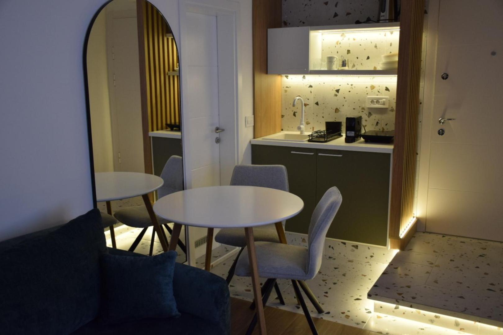 Red Riding Hood Apartment Белград Екстериор снимка