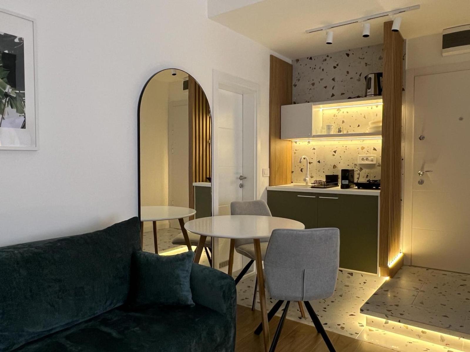 Red Riding Hood Apartment Белград Екстериор снимка