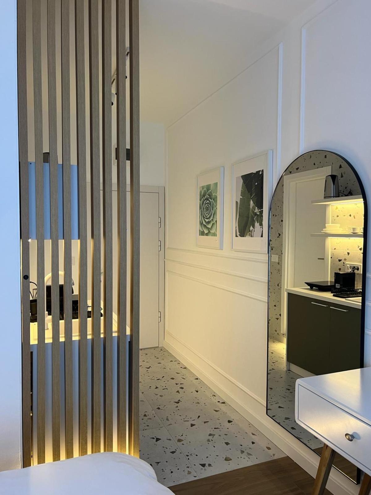 Red Riding Hood Apartment Белград Екстериор снимка