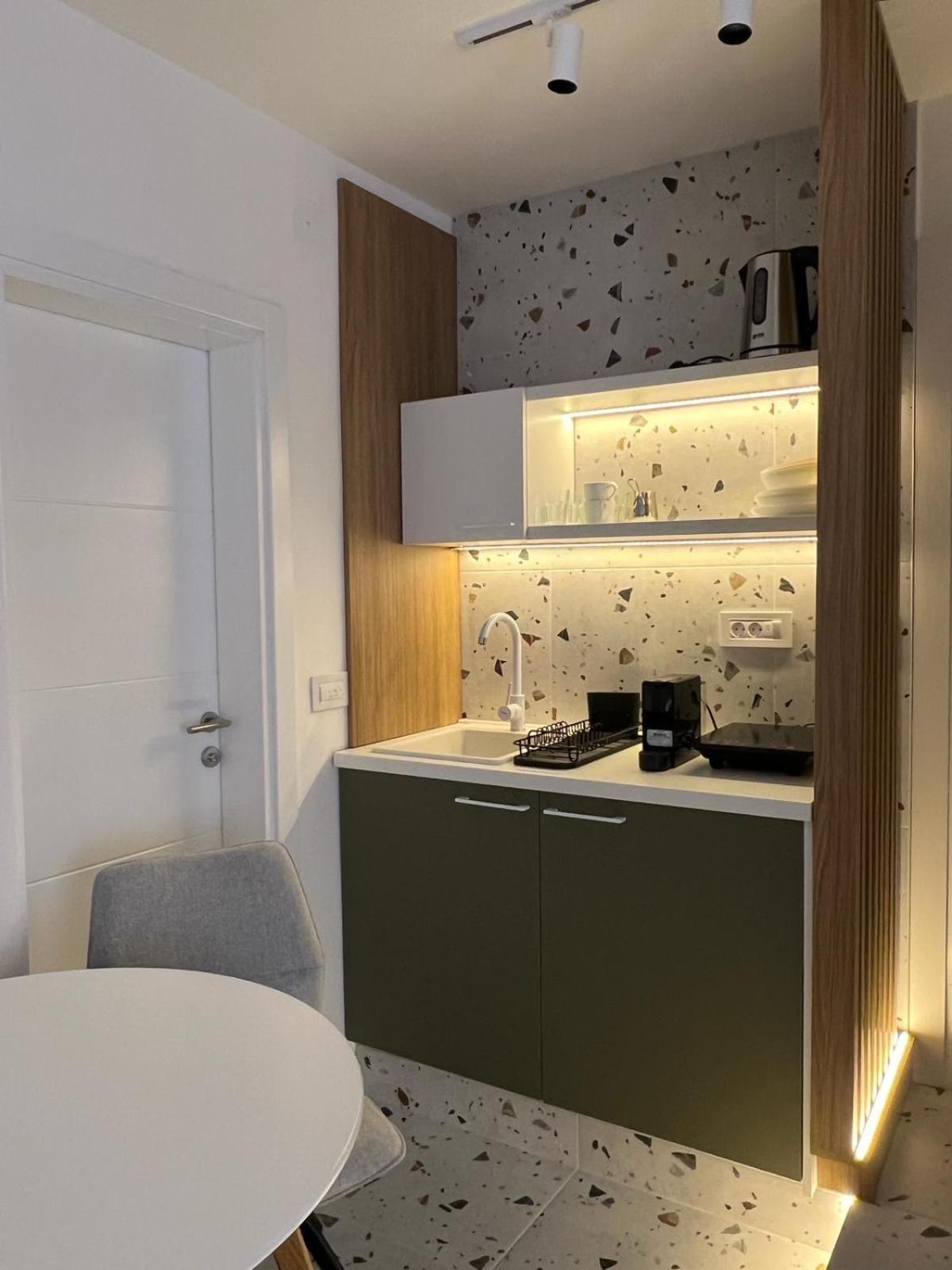 Red Riding Hood Apartment Белград Екстериор снимка