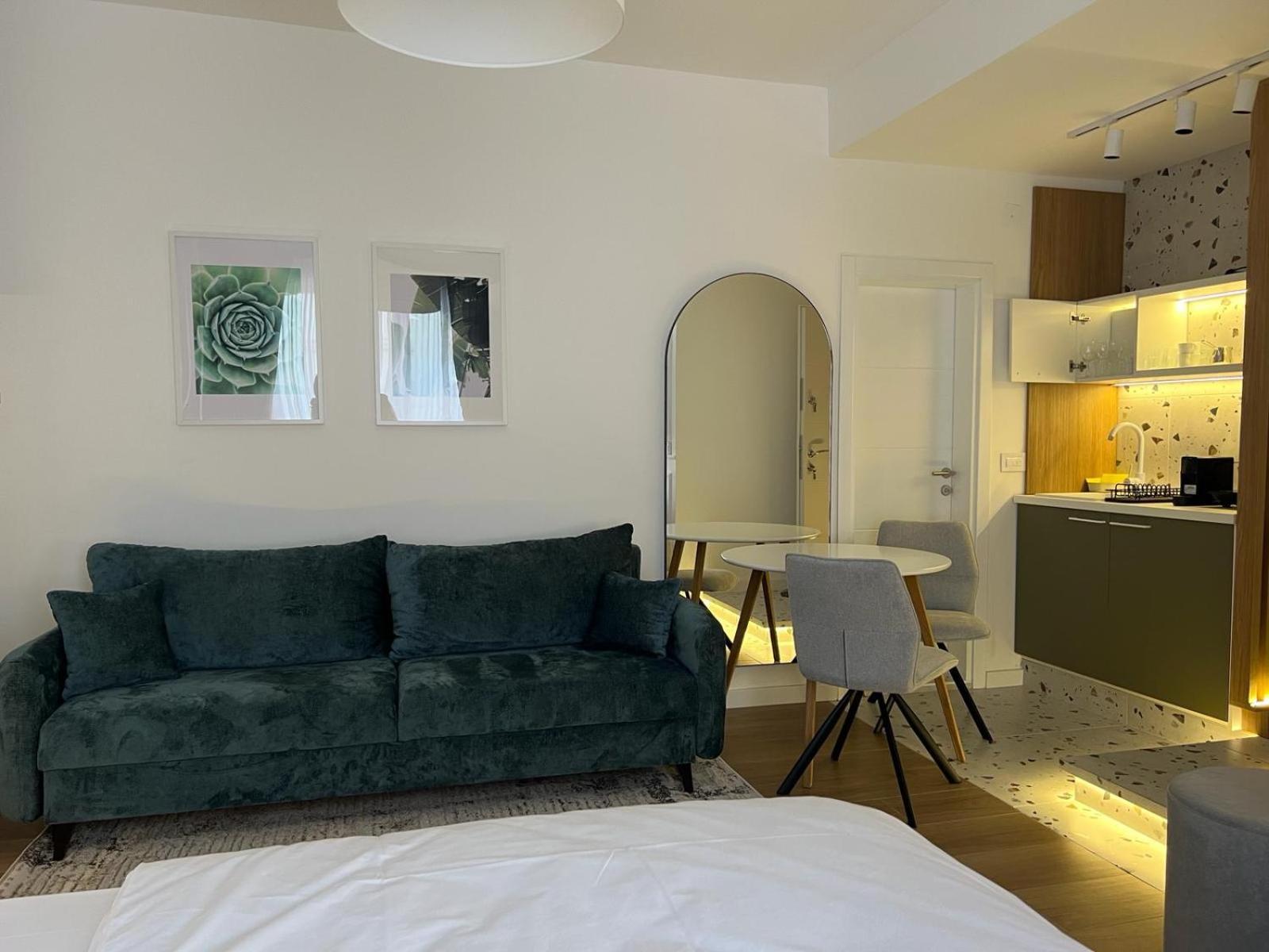 Red Riding Hood Apartment Белград Екстериор снимка